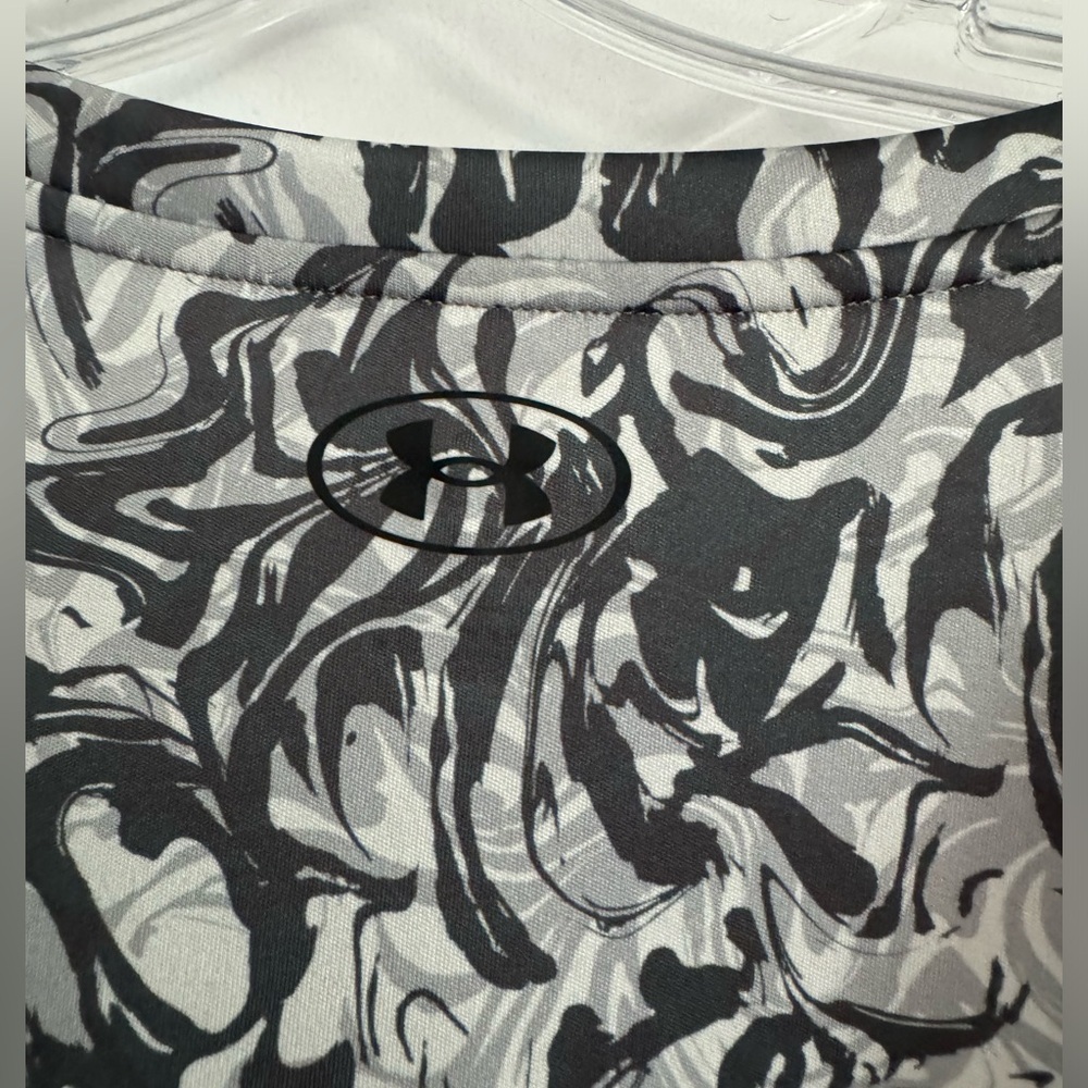Under Armor Women’s 1X Black, Gray, White Print Shirt - Picture 7 of 10